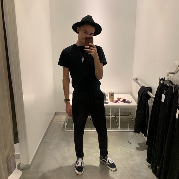 Meet your Posher, Jordan - Picture 2 of 3